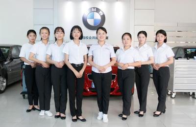 00后女生學(xué)汽修 打破性別刻板印象，99%汽車企業(yè)青睞的新趨勢(shì)